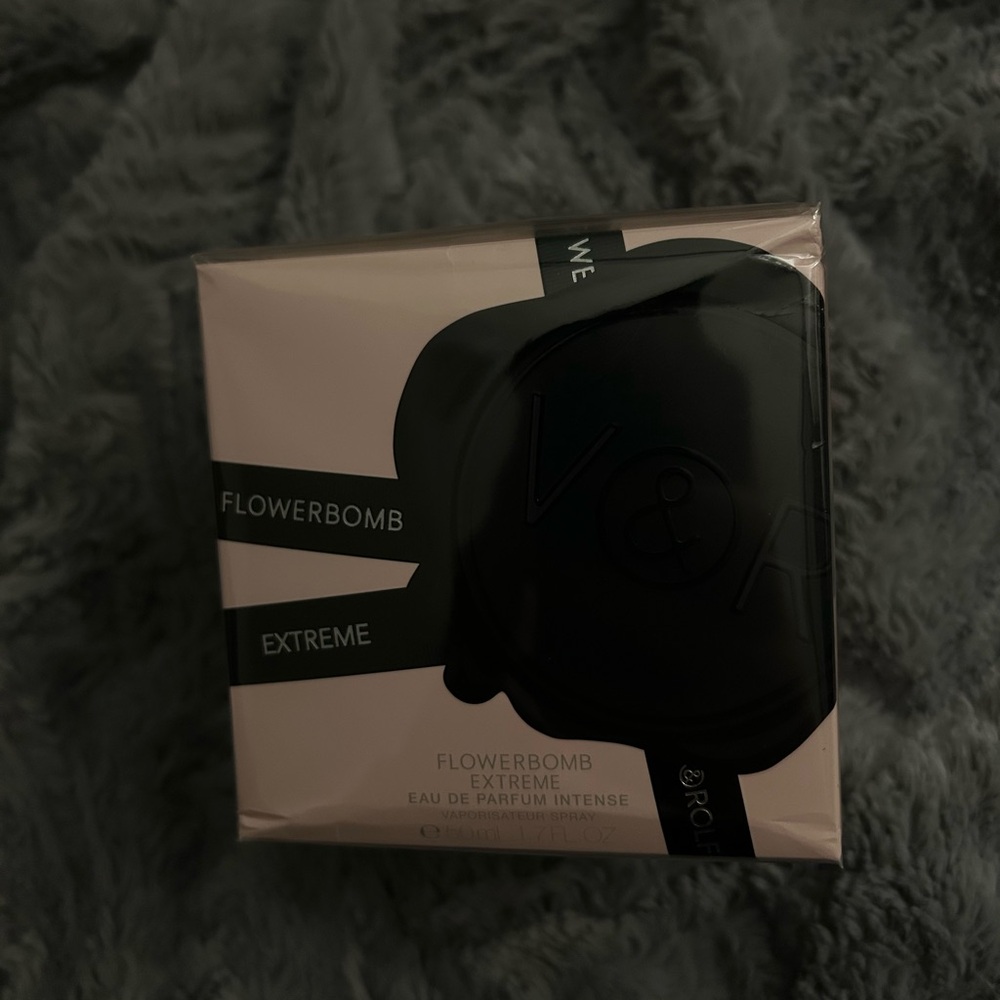 Viktor & Rolf Flowerbomb Extreme Perfume - Black and Pink